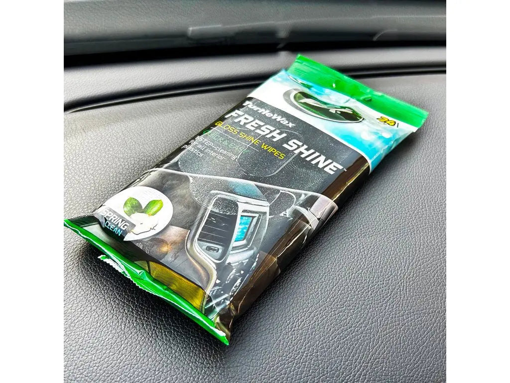 Turtle Wax Fresh Shine Gloss wipes voor een glanzend en fris auto interieur