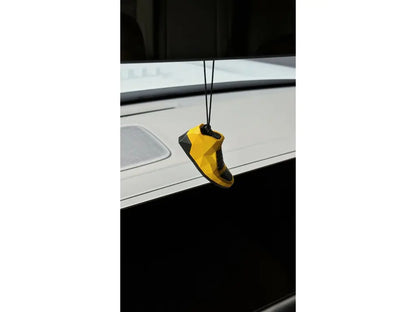 Vinove Netro Shoe Las Vegas hangend aan binnenspiegel