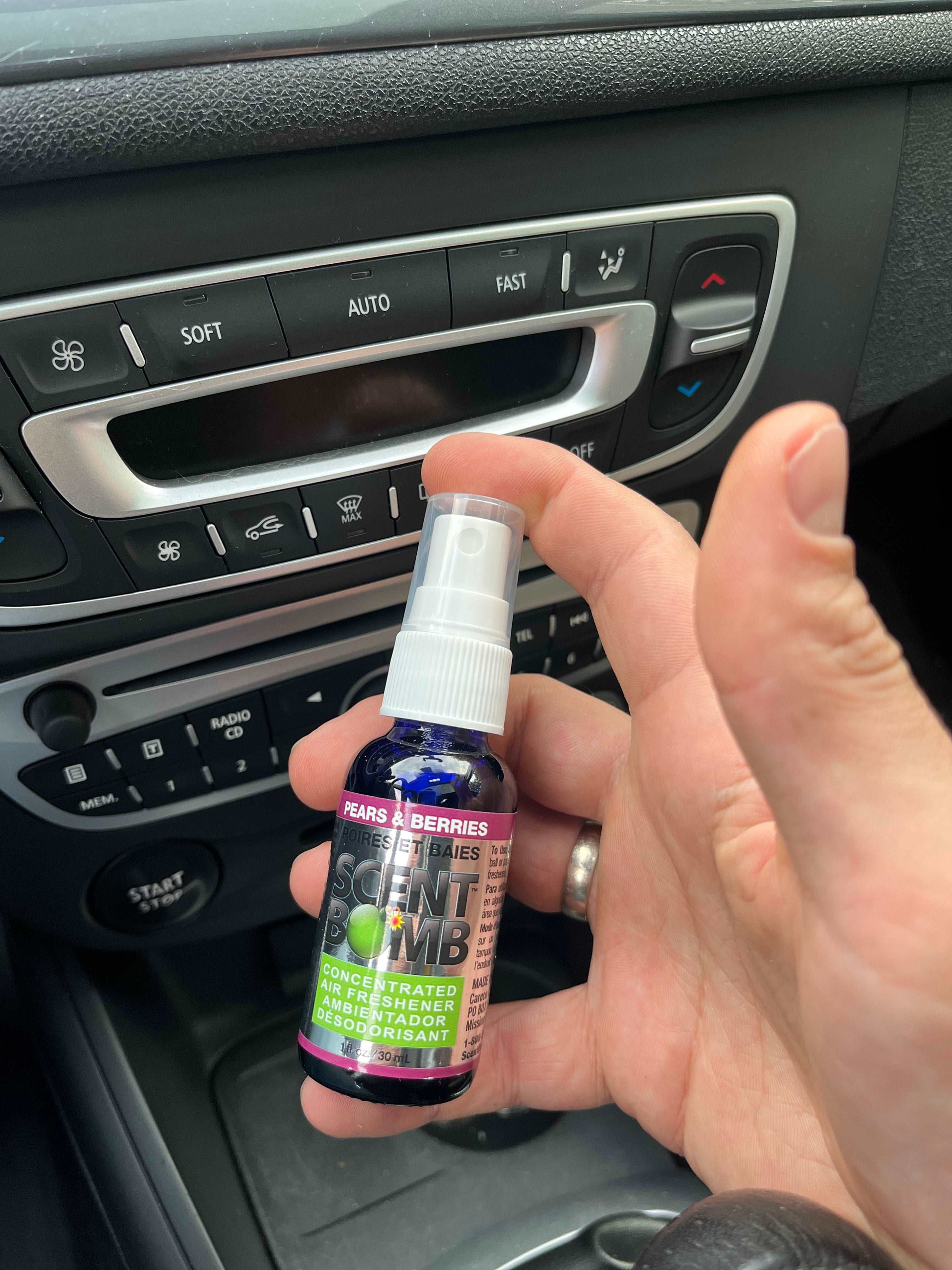 Scent Bomb Auto Parfum Spray - Pears & Berries