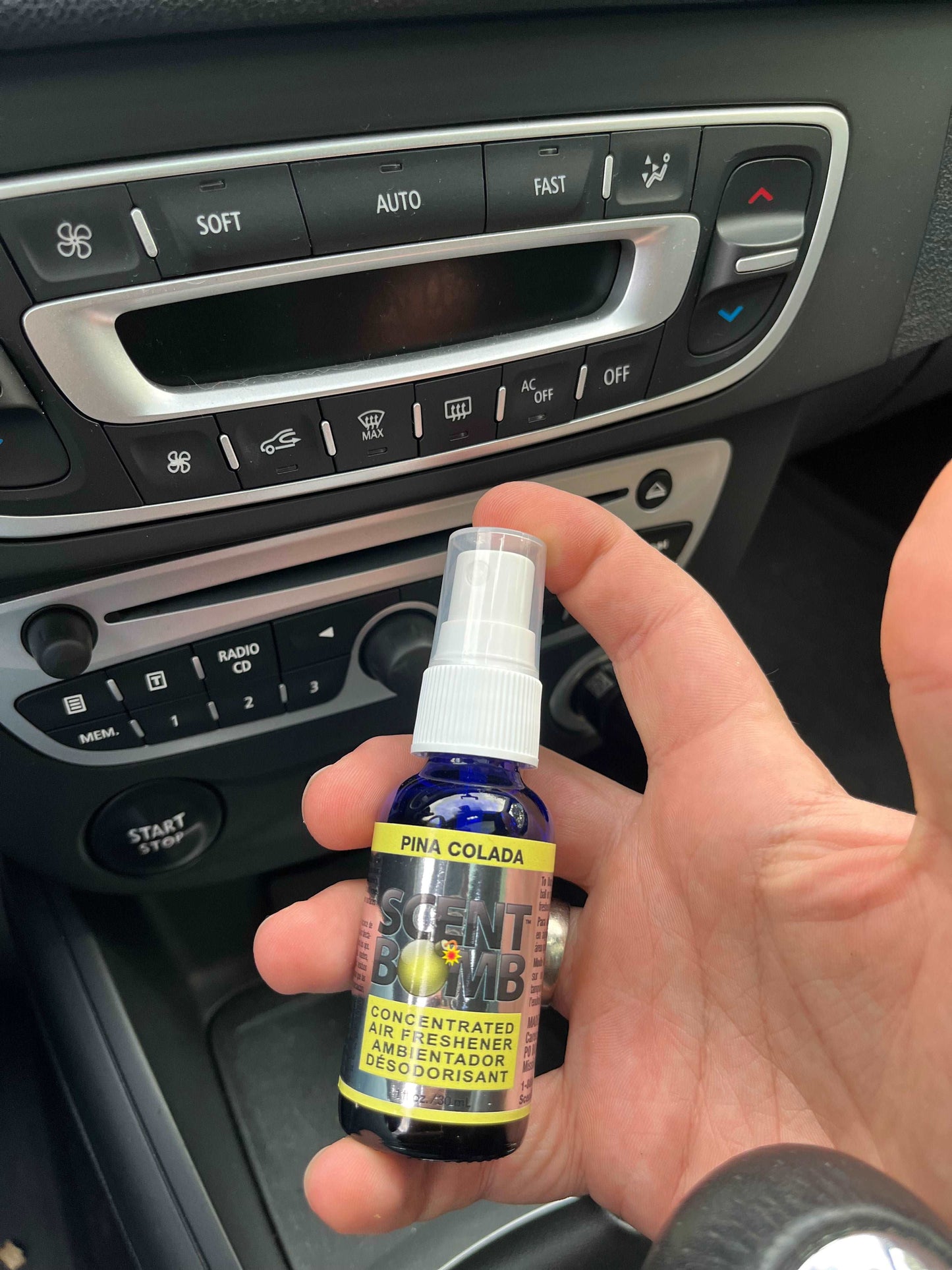 Scent Bomb Auto Parfum Spray - Pina Coloda